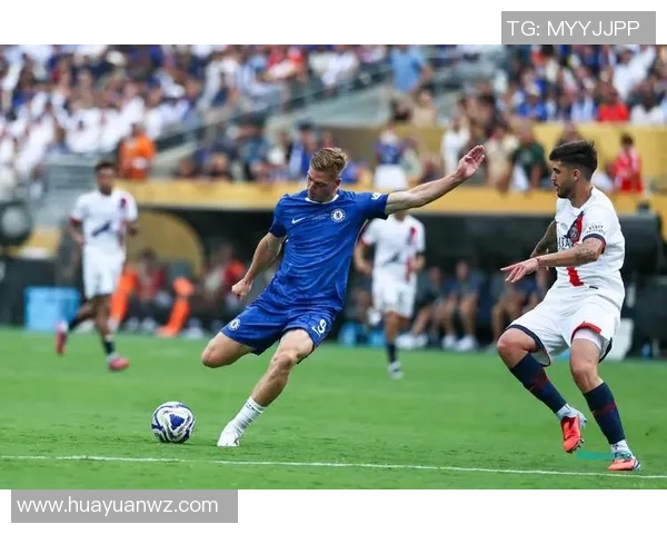 足球巨星炫技表演展示精妙控球艺术与赛场风采