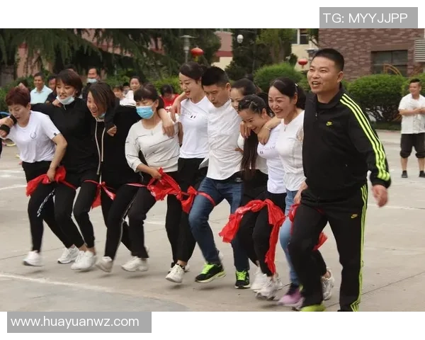 巴萨女足球星列克马滕斯领衔球队冲击新赛季目标彰显实力与风采