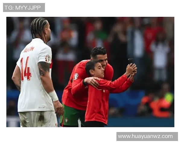 闯入足球场与球星合影行为涉嫌违法可能面临罚款和拘留处罚