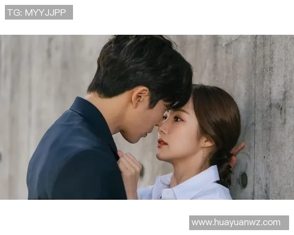 情侣通过认出足球球星考验默契度引发全场欢笑甜蜜互动